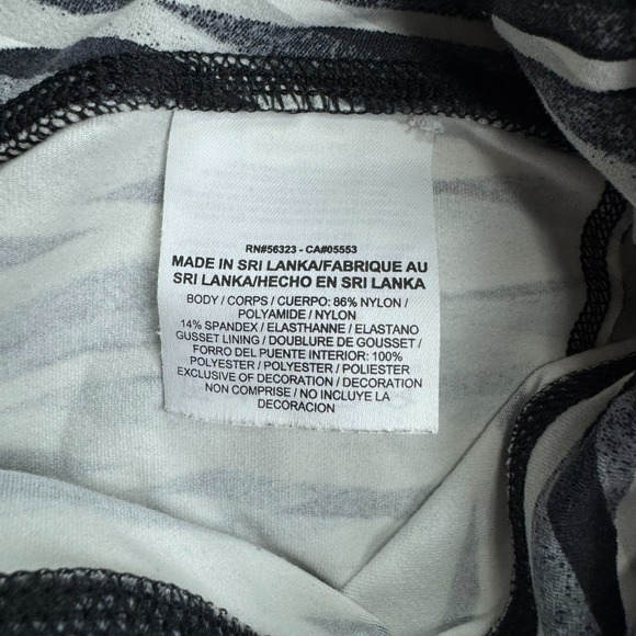 Nike Dri-Fit Capri Leggings Women's Medium Black White Zebra Print Stretch Gym - Picture 5 of 10